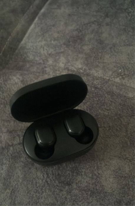 продам наушники  xiomi redmi airdots