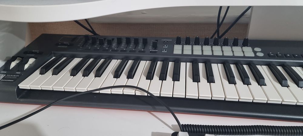 Миди клавиатура novation 61