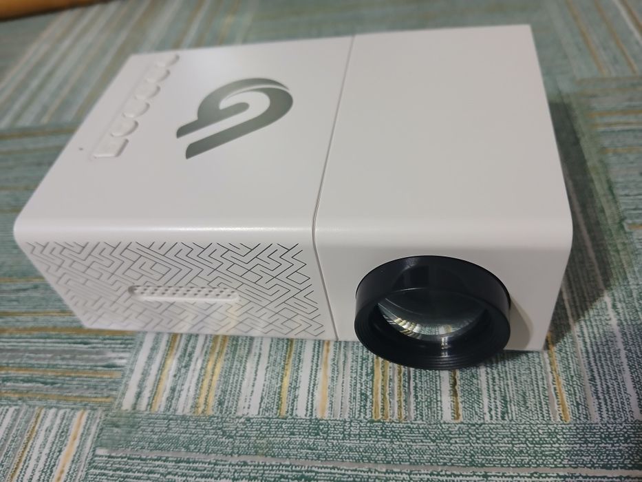 Портативный мини проектор