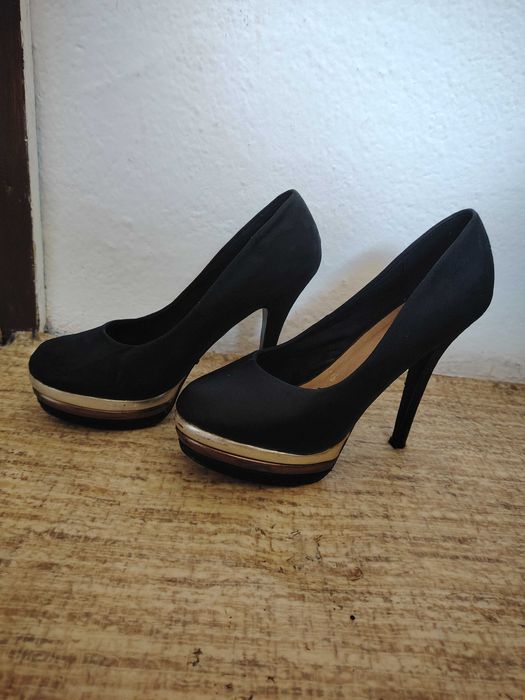 Обувки на висок ток