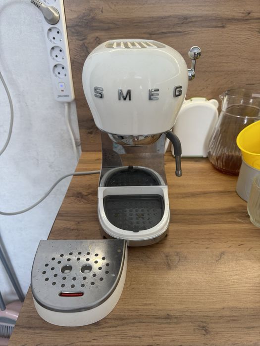 Продам кофемашину smeg