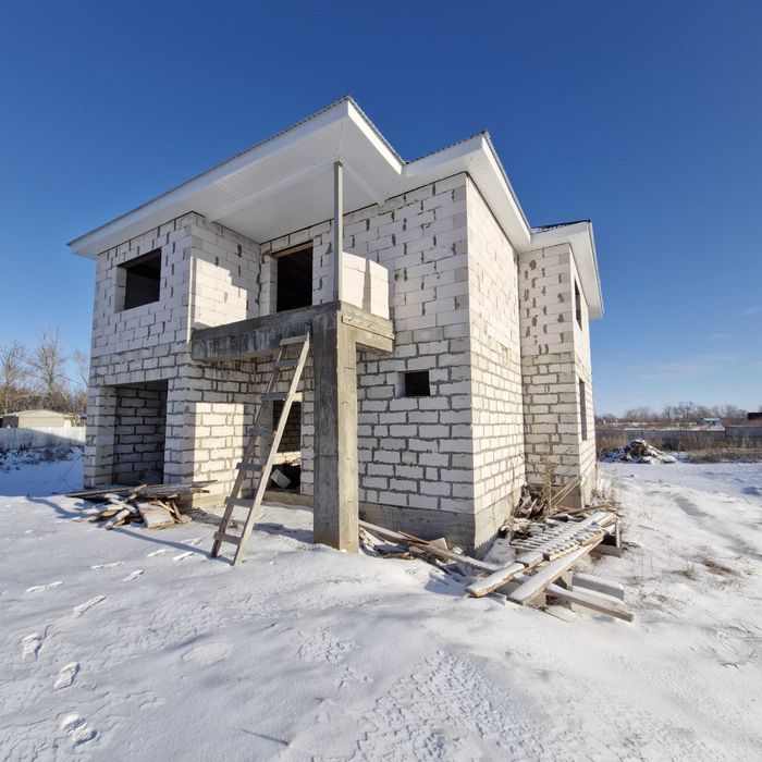 Продам участок с недостроенным домом в жероме