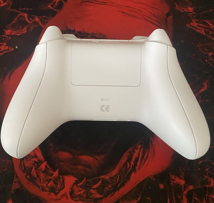 Xbox controller Robot white