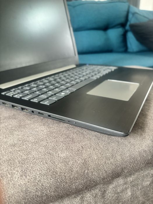 Lenovo cu procesor i7-7500u• 12gb ram DDR4• SSD + HDD