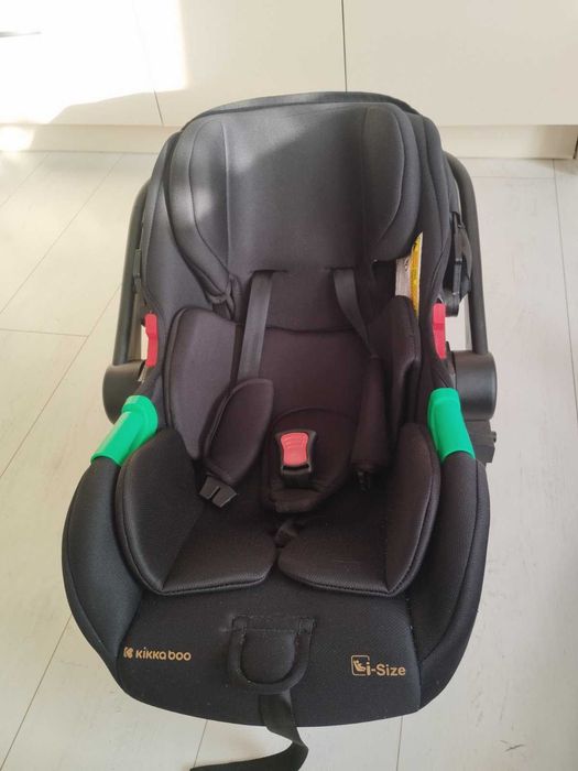 Столче за кола  за новородено без забележки