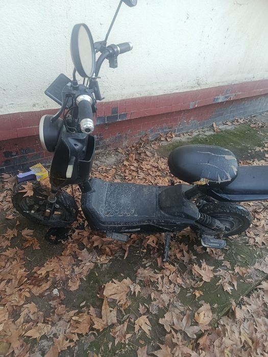 Elektron moped sotiladi