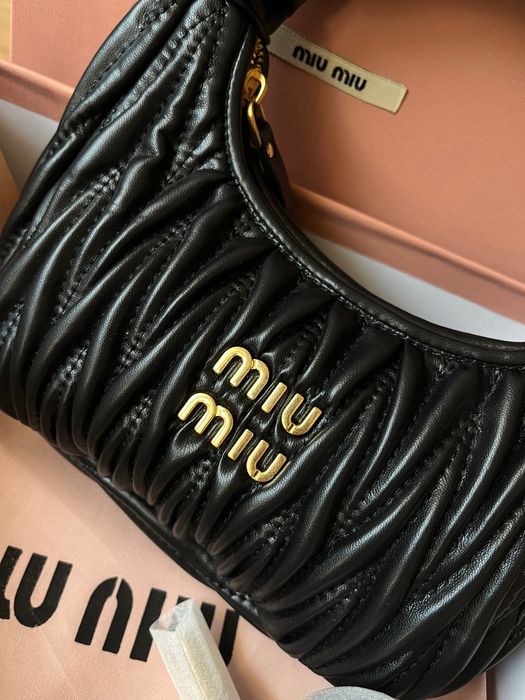 Чанта Miu Miu нова с кутия