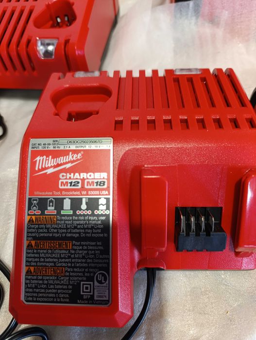 НОВА ЦЕНА  8Аh Гайковерт,комплект Мilwaukee  USA