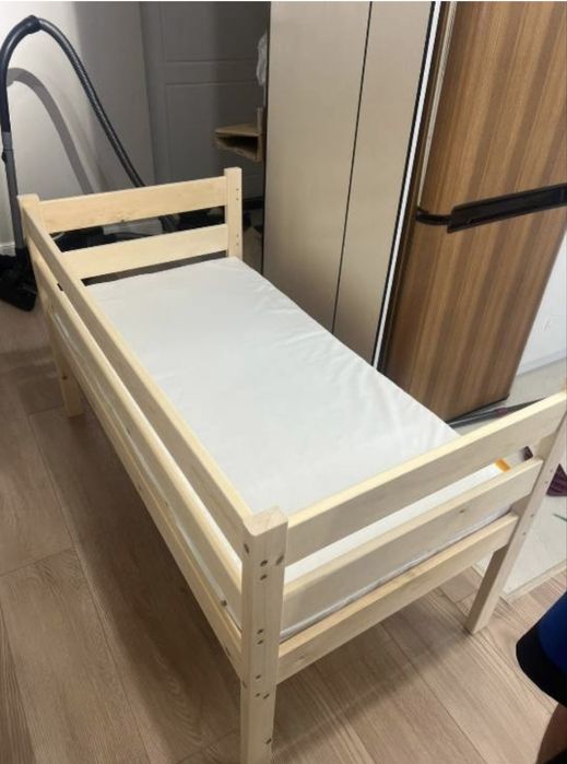 Продам приставную кровать
