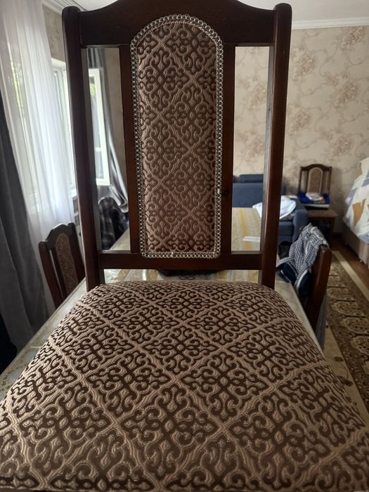Продаю стулья для гостиной