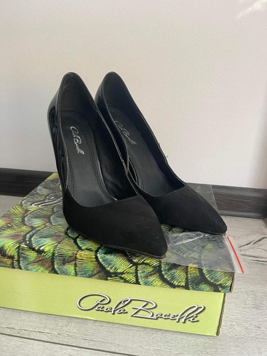 Елегантни обувки на ток