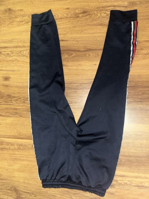 vand pantaloni gucci