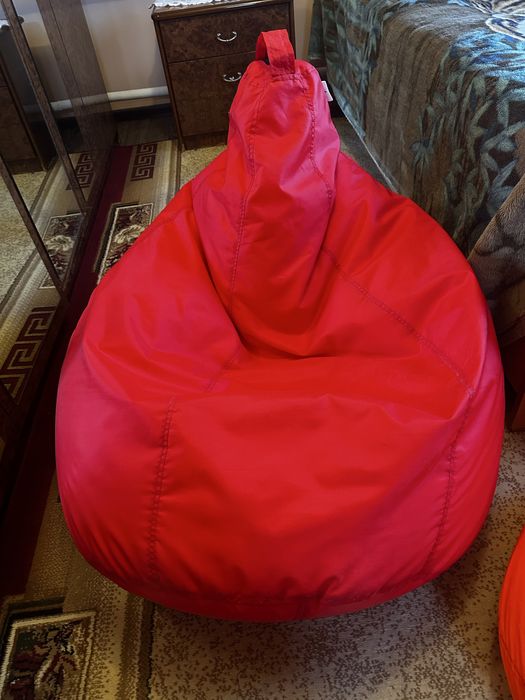 Продам два кресла мешка