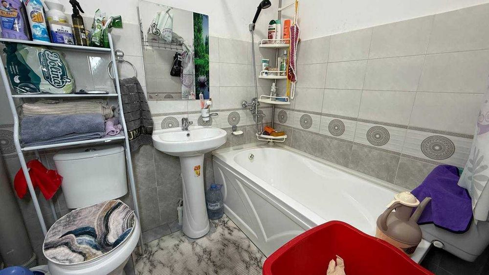 Миндонобод Мошина бозори 1 қаватда 2хонали квартира сотилади. ID: 1870