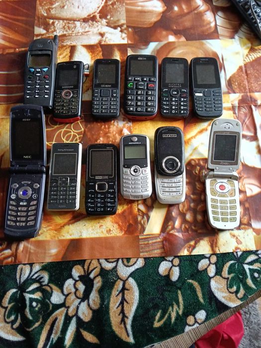 Vând telefoane cu butuane