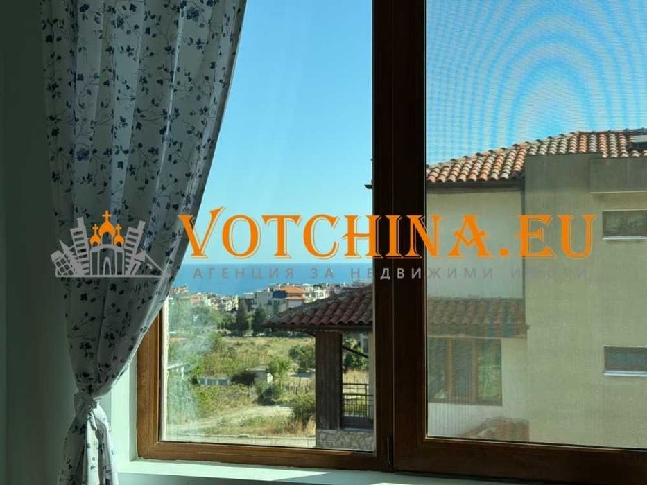 Просторна триетажна къща в град Свети Влас, м-т Инцараки.