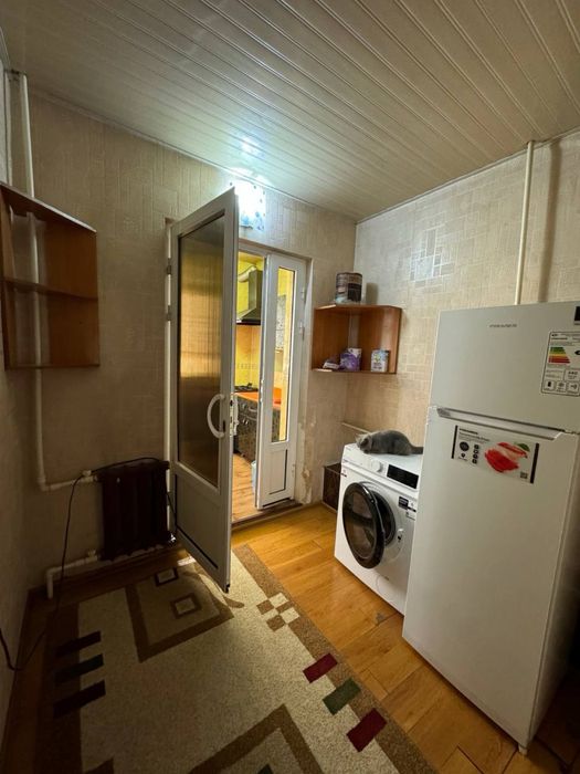 чорсуда квартира сотилади берамз 3 хона ремонтлари ортача 3 етаж 85000