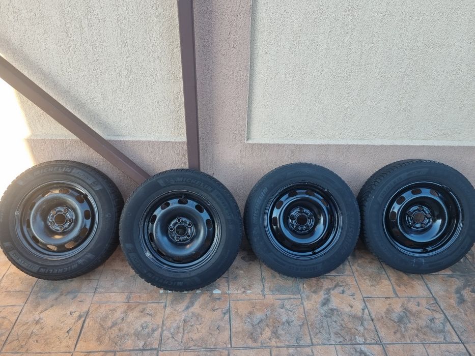 Vand anvelope iarnă Michelin cu jante tablă 195 65 R 15 . 5×100