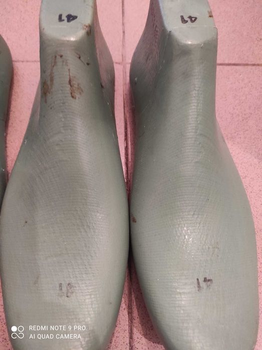 Продавам калъпи за обувки