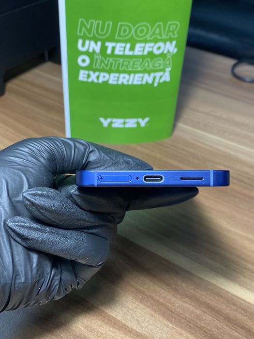 Samsung Galaxy s25 plus • 256 GB • Navy