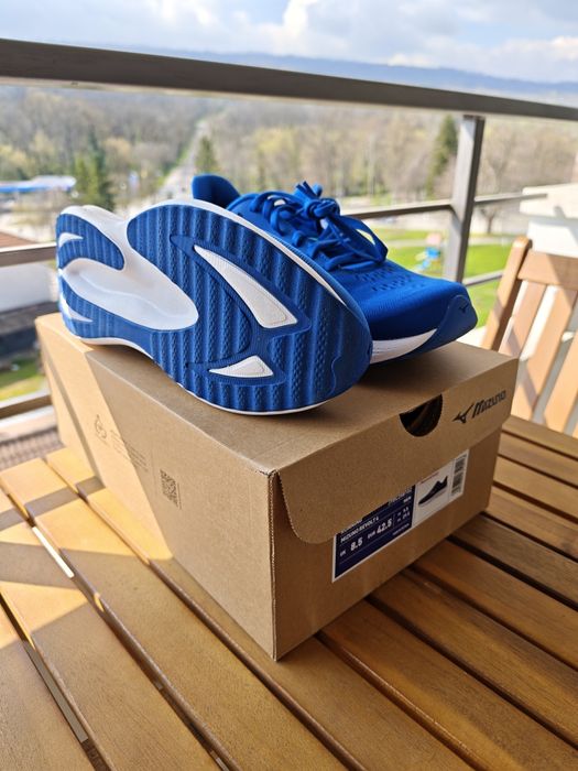 Mizuno wave REVOLT 4