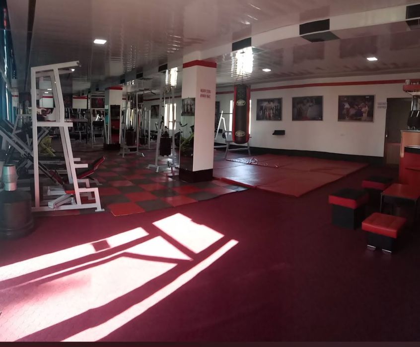 Fitness anjomlar sotiladi!  Tayyor biznes!