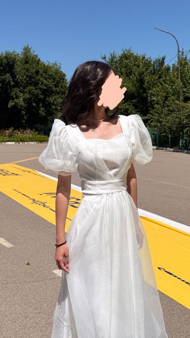 Нежное белое платье