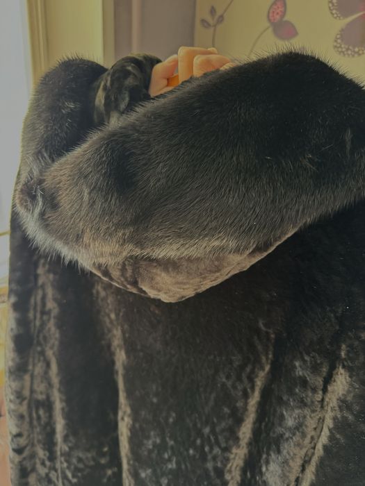 Продам шубу мутон, на капюшоне норка