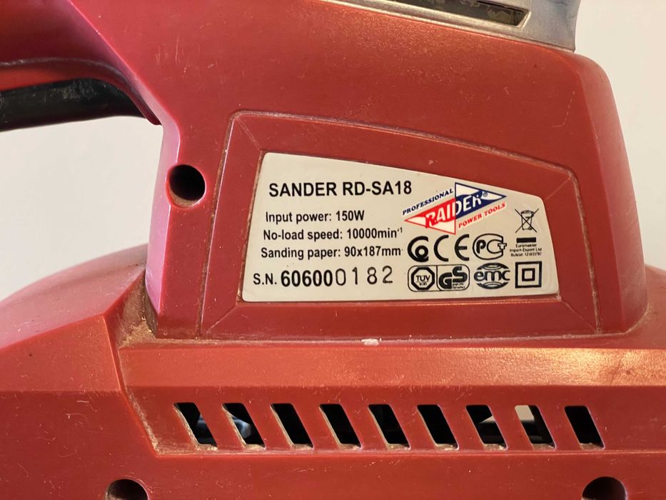 Виброшлайф Raider RD-SA18 150W, шкурка 90x187 мм