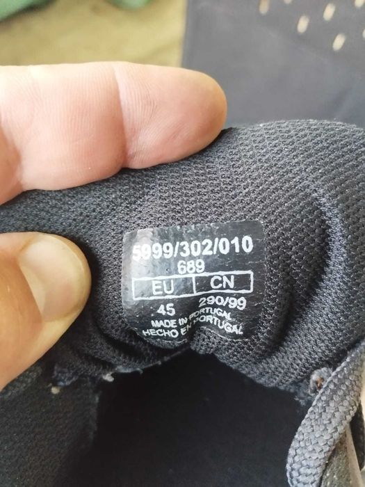 Продавам спортни кожени обувки ZARA No 45 чисто нови