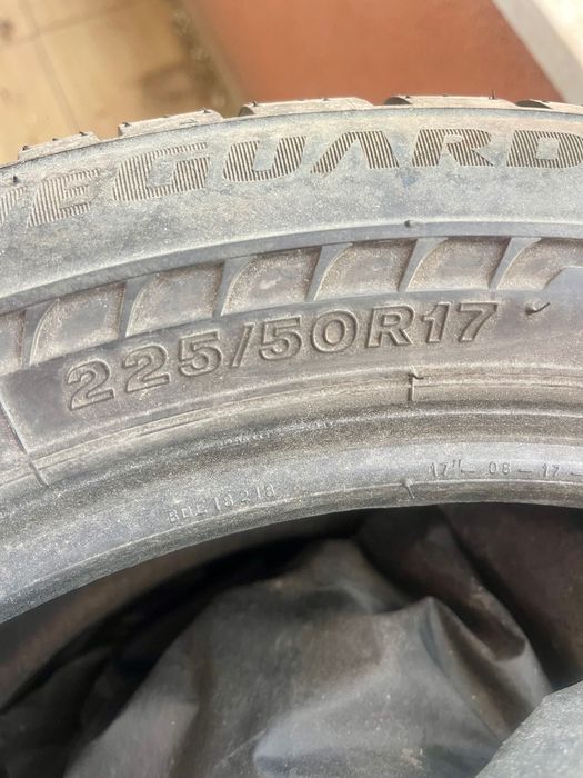 Зимни гуми Bridgestone 225/50/17 (на малко километри)