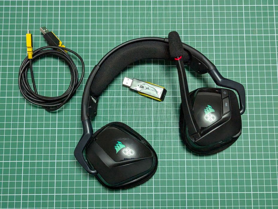 Vand casti gaming true wireless Corsair Void ELITE surround 7.1 carbon