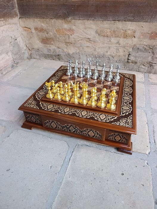Shaxmat шахматы 40×40 sm yongʻoq daraxtidan ishlangan