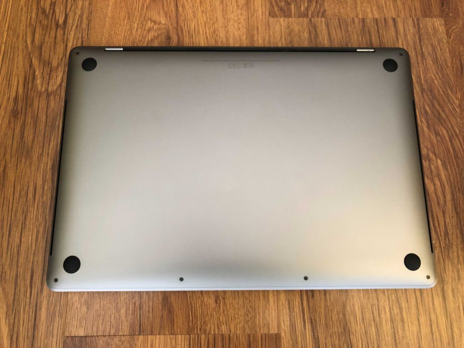 15.4' Core i7 Apple MacBook Pro Late 2016 SG TouchBar 16GB RAM/512GB SSD/Radeon Pro 460 4GB/Бат 6ч