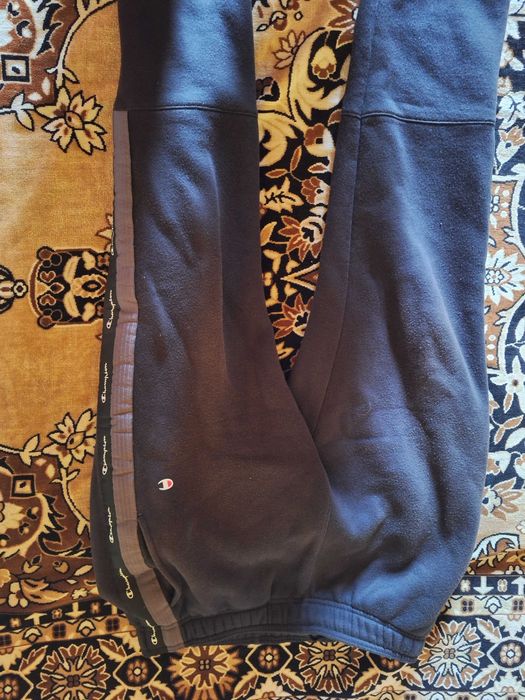 Vând trening original Champion nou