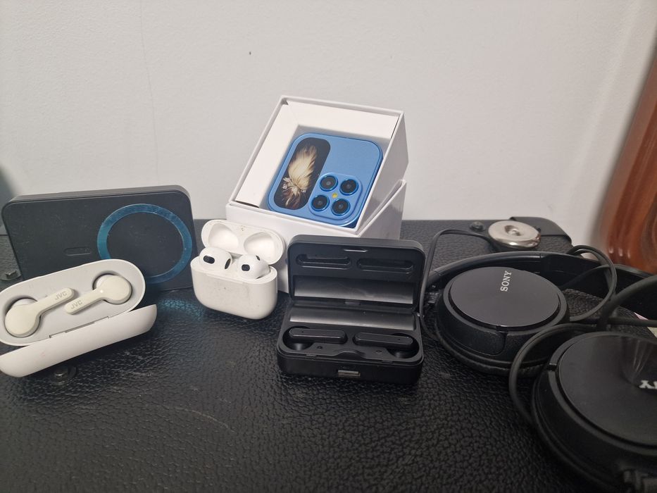 Vand telefon,casti,baterie externa