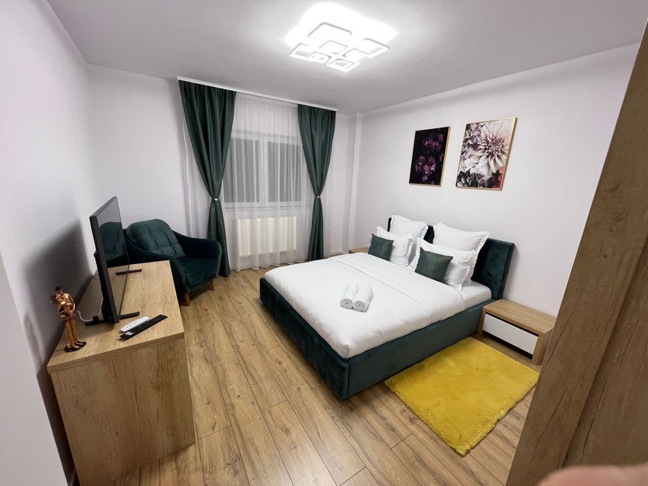 Inchiriez apartament cu 2 camere decomandate + parcare 50 euro - complex Junior Residance