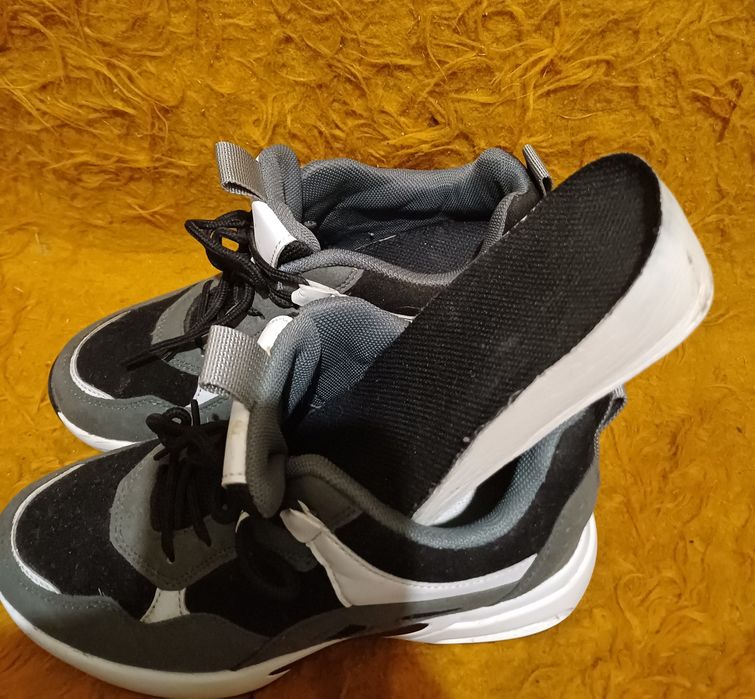 Дамски обувки излишни