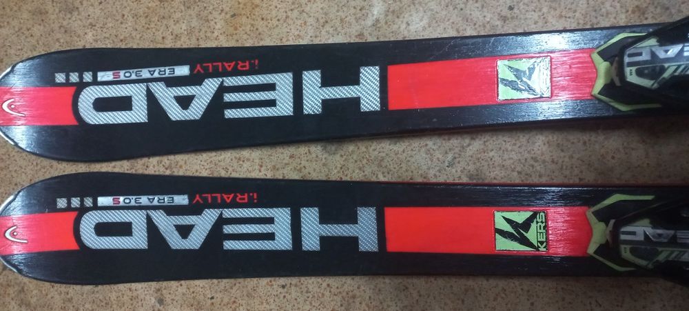 Ски HEAD 163 см и 156 см,радиус 12 и 11,4.в добро състояние.