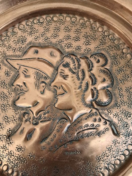 Медна чиния за стена