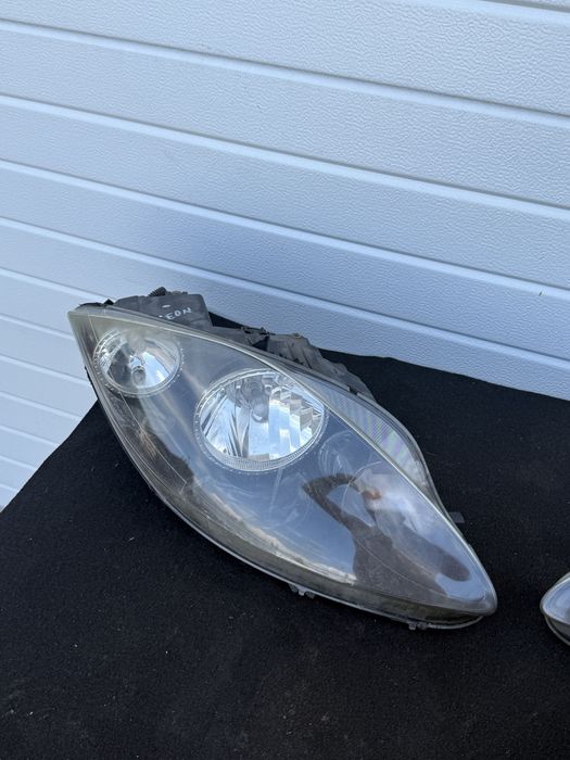 Far stanga far dreapta Seat Leon 1p