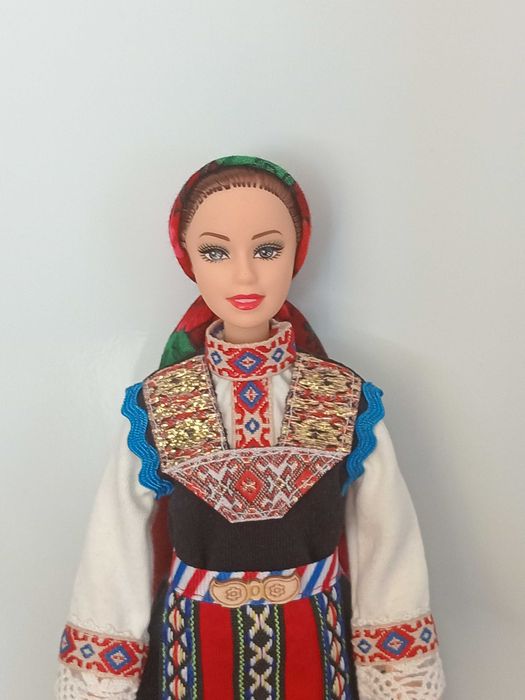 Сувенирна кукла Гроздана с Тронска народна носия.