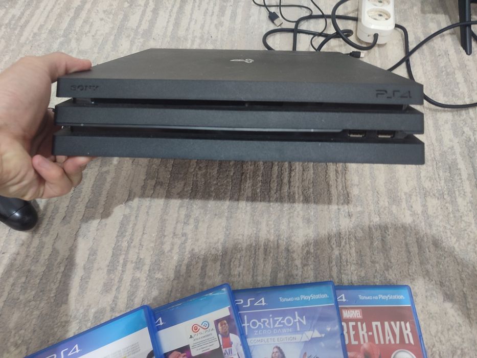 Плестейшн 4 PS4, 1 терабайт