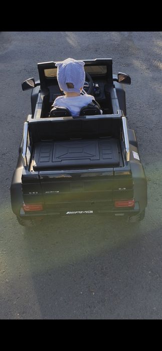 Vand mașinuța electrica Mercedes G63
