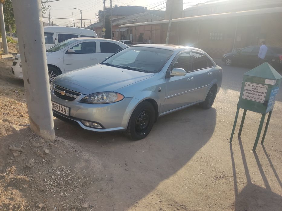 Lachetti Chevrolet  2013 года выпуска двигатель объемом 1.6