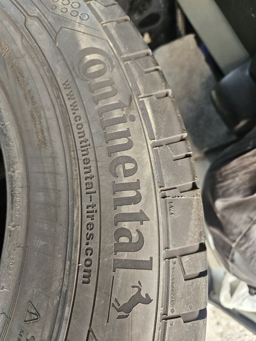 Гуми 235/65/16С 2 броя  Бусови