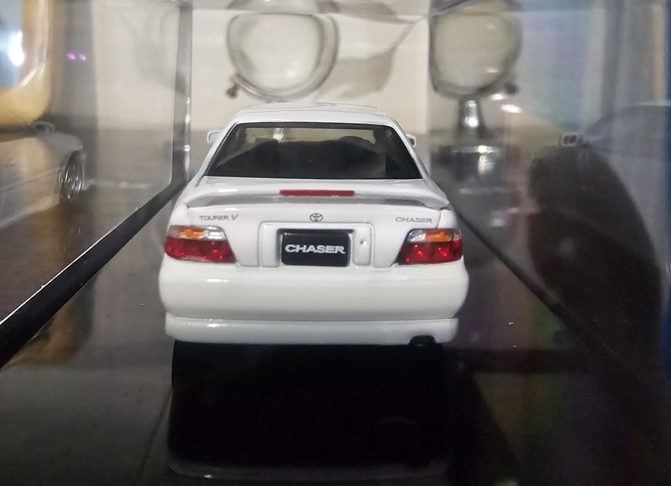 Модель 1/64  Toyota Chaser Tourer V2000г.