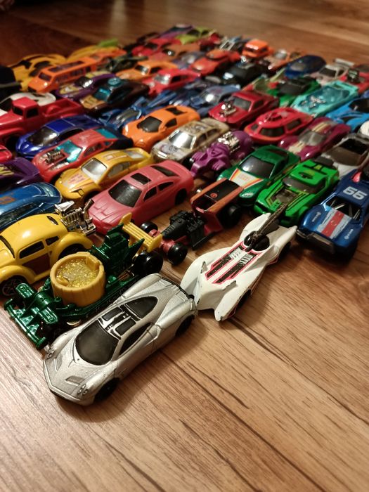 Машины ХотВилс коллекционные