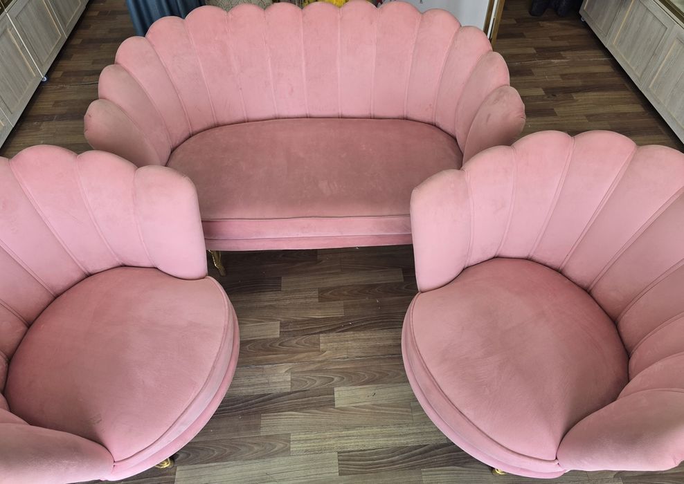 Диван с креслом для офиса или салона красоты