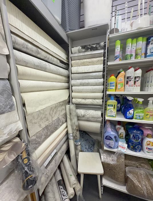 Продаю витрины под обои